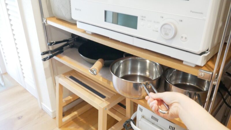 鍋はパッと置くだけのカンタン収納